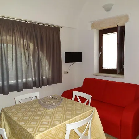 Trulli La Macchia 卡斯特拉纳格罗泰
